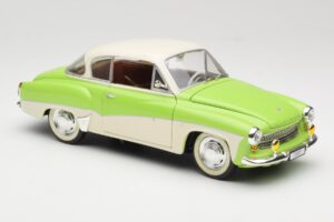 Wartburg 313 Pastellgrün über Beige Revell 1:18 9018 Metall — Bild 6 von 8