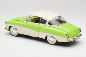 Wartburg 313 Pastellgrün über Beige Revell 1:18 9018 Metall — Bild 7 von 8