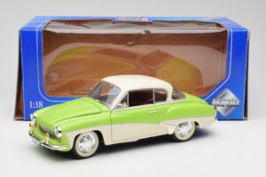 Wartburg 313 Pastellgrün über Beige Revell 1:18 9018 Metall — Bild 8 von 8