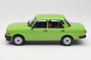Wartburg 353 Grün MCG 1:18 MCG18062 Metall — Bild 3 von 6