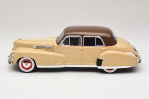 Cadillac Fleetwood Series 60 Special Beige MCG 1:18 MCG18656 Metall — Bild 3 von 6