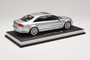 Audi A8 D3 W12 Ice Silver Metallic MotorHelix 1:18 MH030ISM Resin — Bild 3 von 7