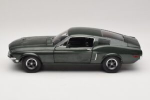 Ford Mustang GT Bullitt mit Steve McQueen Figur Greenlight 1:18 12885 Metall — Bild 4 von 8