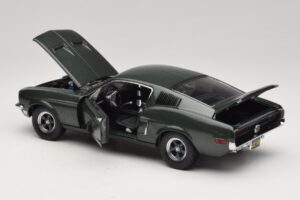 Ford Mustang GT Bullitt mit Steve McQueen Figur Greenlight 1:18 12885 Metall — Bild 5 von 8