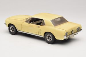 Ford Mustang Coupe Gelb The Walking Dead Greenlight 1:18 12958 Metall — Bild 7 von 8