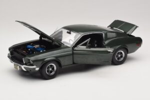 Ford Mustang GT Bullitt mit Steve McQueen Figur Greenlight 1:18 12885 Metall — Bild 2 von 8