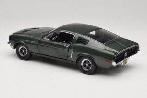 Ford Mustang GT Bullitt mit Steve McQueen Figur Greenlight 1:18 12885 Metall — Bild 7 von 8