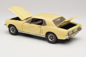 Ford Mustang Coupe Gelb The Walking Dead Greenlight 1:18 12958 Metall — Bild 5 von 8