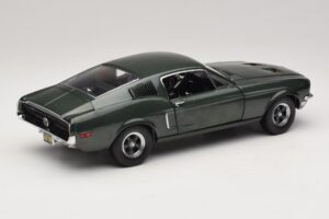 Ford Mustang GT Bullitt mit Steve McQueen Figur Greenlight 1:18 12885 Metall — Bild 3 von 8