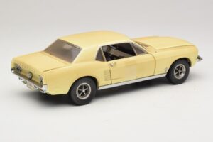 Ford Mustang Coupe Gelb The Walking Dead Greenlight 1:18 12958 Metall — Bild 3 von 8