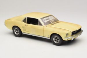 Ford Mustang Coupe Gelb The Walking Dead Greenlight 1:18 12958 Metall — Bild 6 von 8