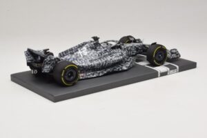 Alfa Romeo Orlen C42 R. Kubica Testing Barcelona 2022 Minichamps 1:18 117229988 Resin — Bild 2 von 7