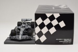 Alfa Romeo Orlen C42 R. Kubica Testing Barcelona 2022 Minichamps 1:18 117229988 Resin — Bild 6 von 7