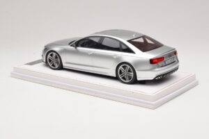 Audi S6 C7 Florett Silver Metallic IVY Merit 1:18 REMC038 Resin — Bild 5 von 7