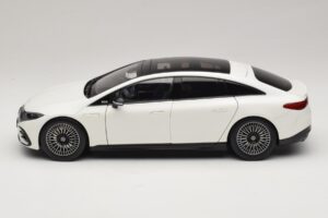 Mercedes EQS V297 Manufaktur Opalite White NZG 1:18 B66961049 Metall — Bild 4 von 8