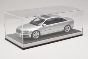 Audi A8 D3 W12 Ice Silver Metallic MotorHelix 1:18 MH030ISM Resin — Bild 6 von 7