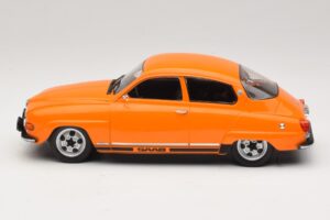 Saab 96 V4 Orange MCG 1:18 MCG18654 Metall — Bild 3 von 6