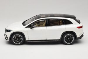 Mercedes EQS SUV X296 Manufaktur Diamond White NZG 1:18 B66960590 Metall — Bild 4 von 8