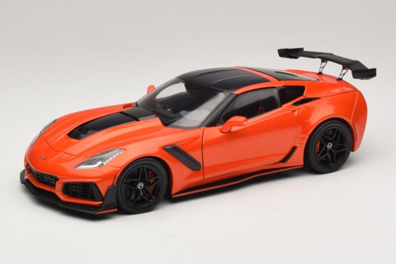 Chevrolet Corvette C7 ZR1 Rot IXO 1:18 U18RDC001-FO Metall