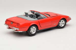 Ferrari 365 GTS/4 Spider Rot Techno Giodi 1:18 40028-P1 Metall — Bild 3 von 8