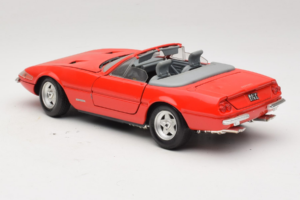 Ferrari 365 GTS/4 Spider Rot Techno Giodi 1:18 40028-P1 Metall — Bild 7 von 8