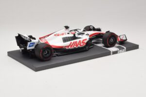 Haas VF-22 K. Magnussen Pole Position Brazilian GP 2022 Minichamps 1:18 117222120 Resin — Bild 2 von 7