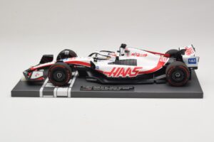 Haas VF-22 K. Magnussen Pole Position Brazilian GP 2022 Minichamps 1:18 117222120 Resin — Bild 3 von 7