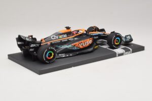 McLaren MCL36 #4 L. Norris Abu Dhabi GP 2022 Minichamps 1:18 537224004 Resin — Bild 2 von 7