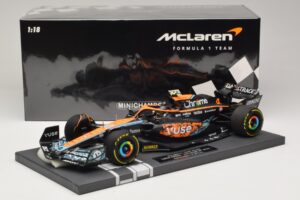 McLaren MCL36 #4 L. Norris Abu Dhabi GP 2022 Minichamps 1:18 537224004 Resin — Bild 6 von 7