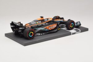 McLaren MCL36 O. Piastri Abu Dhabi Test 2022 Minichamps 1:18 537221828 Resin — Bild 2 von 7