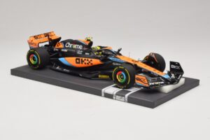 McLaren MCL60 #4 L. Norris 2nd Place Hungarian GP 2023 Minichamps 1:18 537233004 Resin — Bild 4 von 7