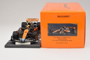 McLaren MCL60 #4 L. Norris 2nd Place Hungarian GP 2023 Minichamps 1:18 537233004 Resin — Bild 6 von 7