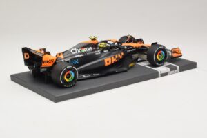 McLaren MCL60 #4 L. Norris 2nd Place Japanese GP 2023 Minichamps 1:18 537233504 Resin — Bild 2 von 7