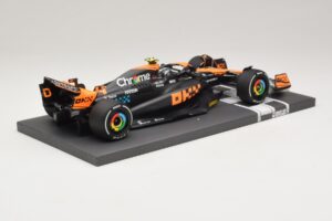 McLaren MCL60 #4 L. Norris 2nd Place Singapore GP 2023 Minichamps 1:18 537233404 Resin — Bild 2 von 7