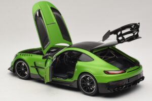 Mercedes AMG GT Black Series C190 Matt Green Metallic Minichamps 1:18 110032022 Metall — Bild 5 von 8