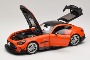 Mercedes AMG GT Black Series C190 Orange mit Silbernen Felgen Minichamps 1:18 110032024 Metall — Bild 2 von 8