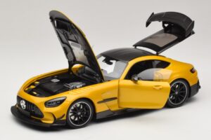 Mercedes AMG GT Black Series C190 Solarbeam Yellow Metallic Minichamps 1:18 110032021 Metall — Bild 2 von 8