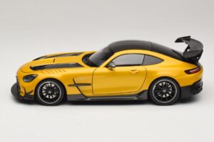 Mercedes AMG GT Black Series C190 Solarbeam Yellow Metallic Minichamps 1:18 110032021 Metall — Bild 4 von 8