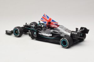 Mercedes AMG Petronas W12 E Performance L. Hamilton Winner British GP 2021 Minichamps 1:18 110211144 Resin — Bild 5 von 7