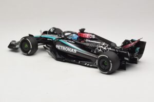 Mercedes AMG Petronas W15 E Performance G. Russell 2024 Minichamps 1:18 110240163 Resin — Bild 5 von 7