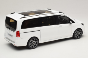 Mercedes V-Class W447 AMG Line Weiß Norev 1:18 183876 Metall — Bild 3 von 8