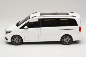 Mercedes V-Class W447 AMG Line Weiß Norev 1:18 183876 Metall — Bild 5 von 8