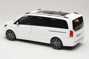 Mercedes V-Class W447 AMG Line Weiß Norev 1:18 183876 Metall — Bild 7 von 8