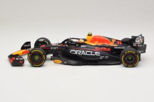 Oracle Red Bull Racing RB19 S. Perez Abu Dhabi GP 2023 Minichamps 1:18 110232311 Resin — Bild 3 von 7