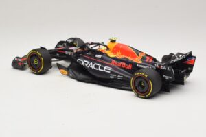 Oracle Red Bull Racing RB19 S. Perez Abu Dhabi GP 2023 Minichamps 1:18 110232311 Resin — Bild 5 von 7