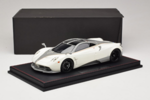 Pagani Huayra Luminous Green AB 1:18 REMC041 Resin — Bild 7 von 7