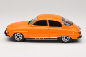 Saab 96 V4 Orange MCG 1:18 MCG18654 Metall — Bild 3 von 6