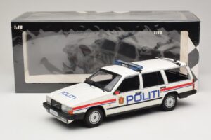 Volvo 740 GL Kombi Politi Norway Minichamps 1:18 155171796 Metall — Bild 6 von 6
