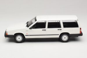 Volvo 740 GL Kombi Weiß Minichamps 1:18 155171772 Metall — Bild 3 von 6