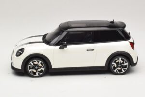 Mini Cooper S F66 Nanuq White Metallic Otto 1:18 OT1245 Resin — Bild 3 von 6